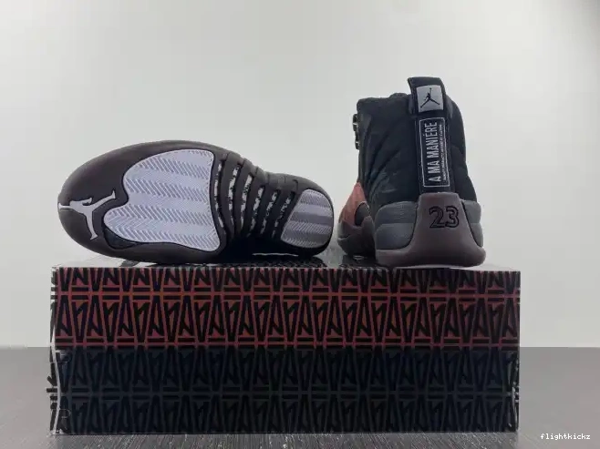 DV6989-001 Ma Retro 12 Maniere Jordan Black A 0606